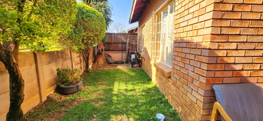 2 Bedroom Property for Sale in Oos Einde North West